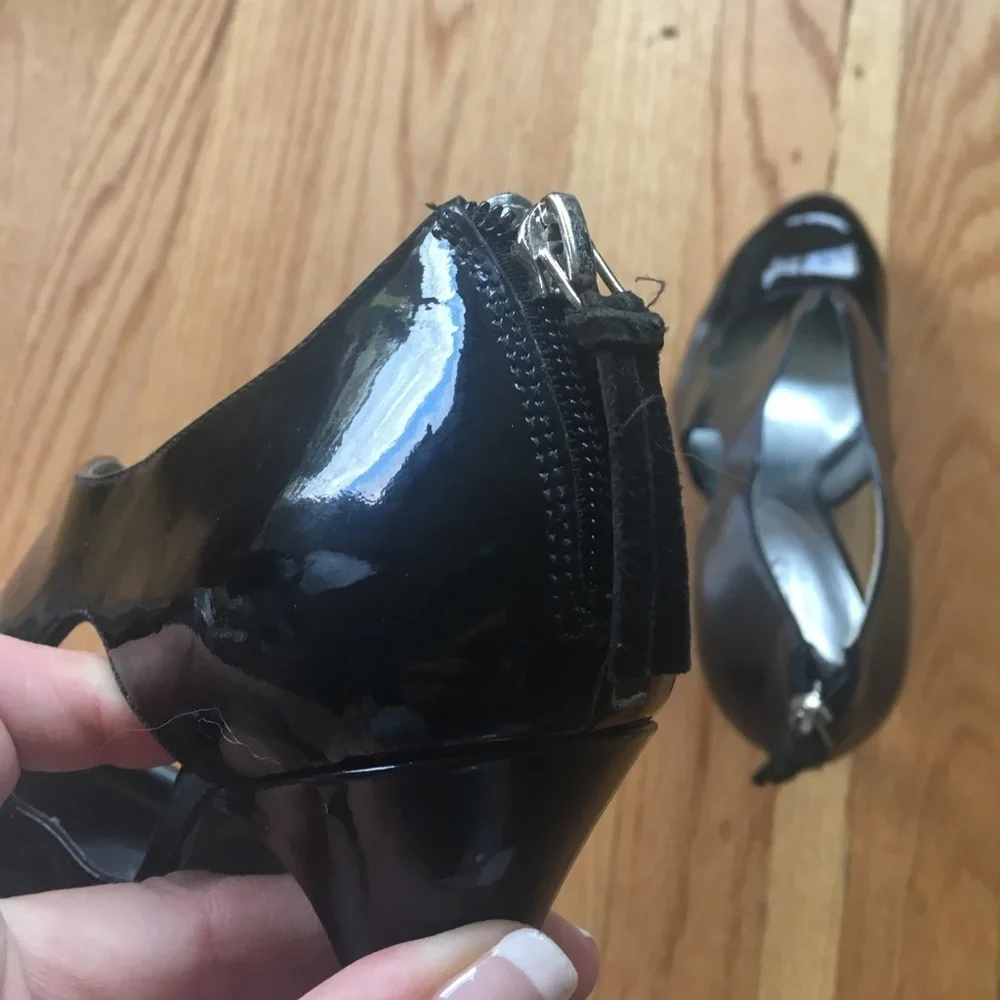 Guess black patent leather heels